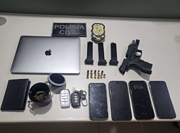 Material apreendido com o grupo acusado de estelionato contra redes hoteleiras 