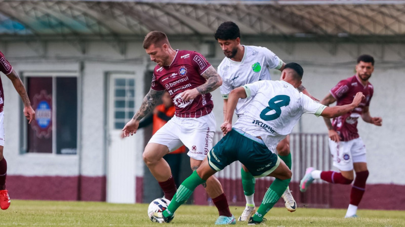 Imagens do primeiro tempo entre Caxias x Floresta, válido pela sexta rodada do quadrangular de acesso da Série C. A partida ocorreu no estádio Centenário, em Caxias do Sul (RS)