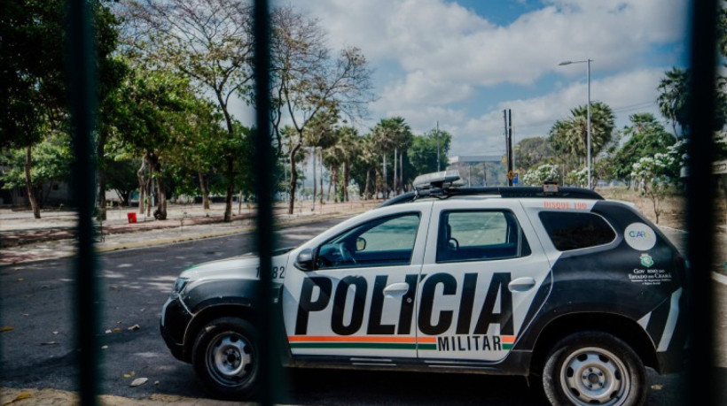 O suspeito, de 43 anos e dono do bar, foi levando à Delegacia de Polícia Civil de Sobral