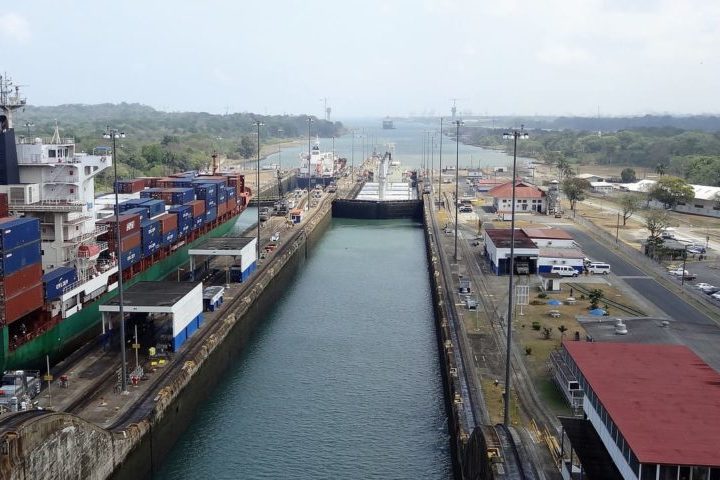 Essa intervenção americana foi motivada pela construção do Canal do Panamá, inaugurada em 1914 e que se tornou um dos principais corredores de transporte do mundo.