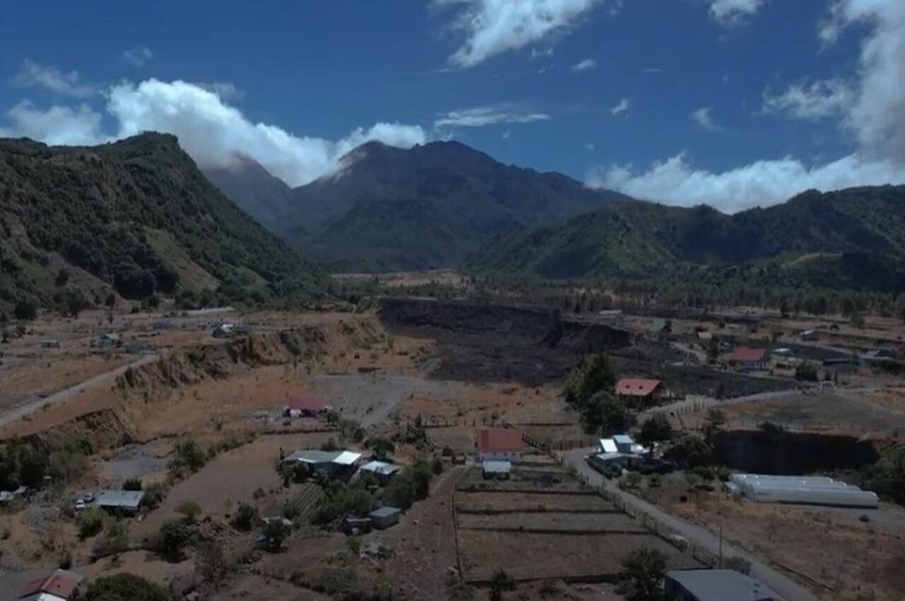 O Parque Nacional Volcán Barú é uma área protegida localizada na província de Chiriquí, abrigando o ponto mais alto do Panamá, que se eleva a cerca de 3.474 metros. É um dos poucos lugares em que se pode observar o oceano Atlântico e o Pacífico ao mesmo tempo.