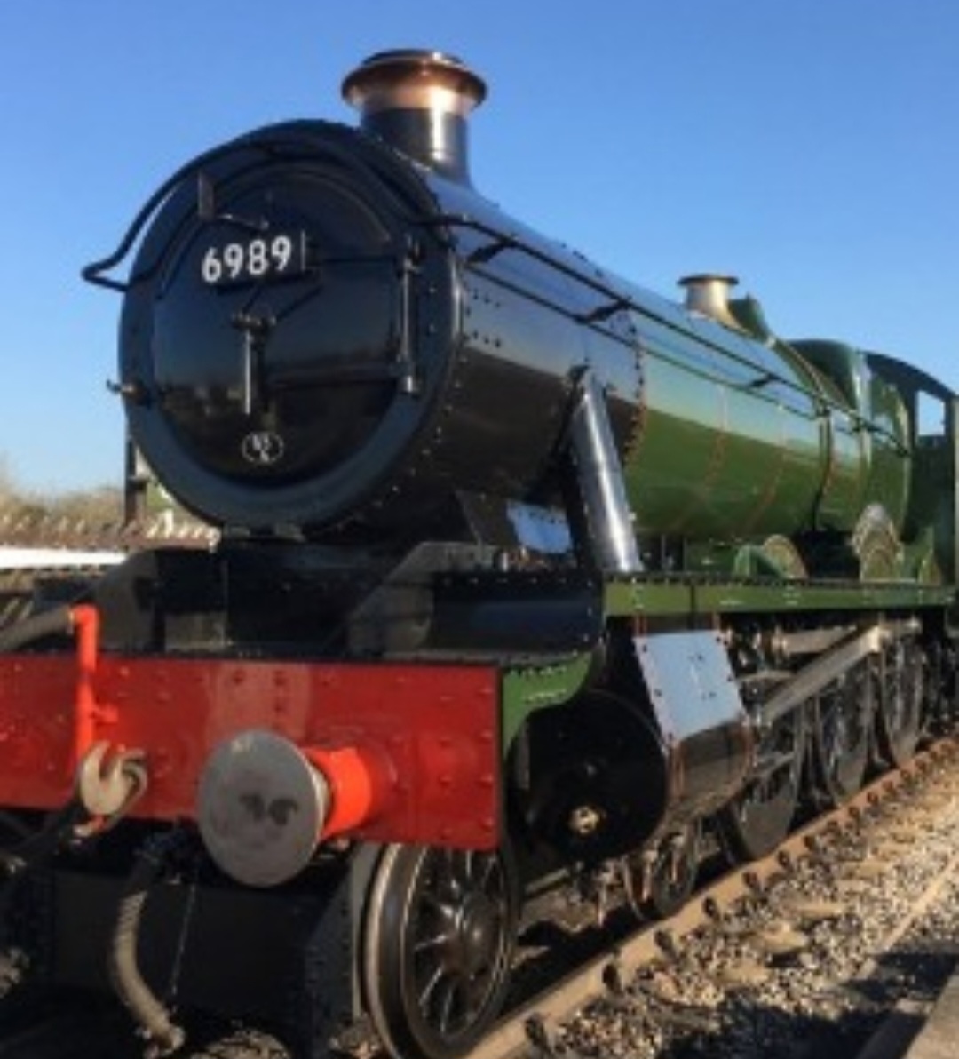 Além da confirmação de nomes para o elenco, também foi escolhido o trem que será o Expresso de Hogwarts.Trata-se da locomotiva a vapor Wightwick Hall BR 4-6-0 5 MT 6989, pertencente à Quainton Railway Society Ltd., uma entidade de preservação ferroviária que administra o Buckinghamshire Railway Centre  .