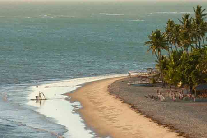 Conhecida como a Porta do Sol, devido à Ponta do Seixas (foto) ser o ponto mais oriental das Américas, João Pessoa tem várias praias famosas como Tambaú, Cabo Branco e a encantadora praia do Jacaré.