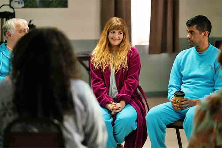 Barrymore superou problemas com drogas e deu a volta por cima, estrelando sucessos como Donnie Darko (2001) e Como se Fosse a Primeira Vez (2004). Desde 2020, apresenta o The Drew Barrymore Show.