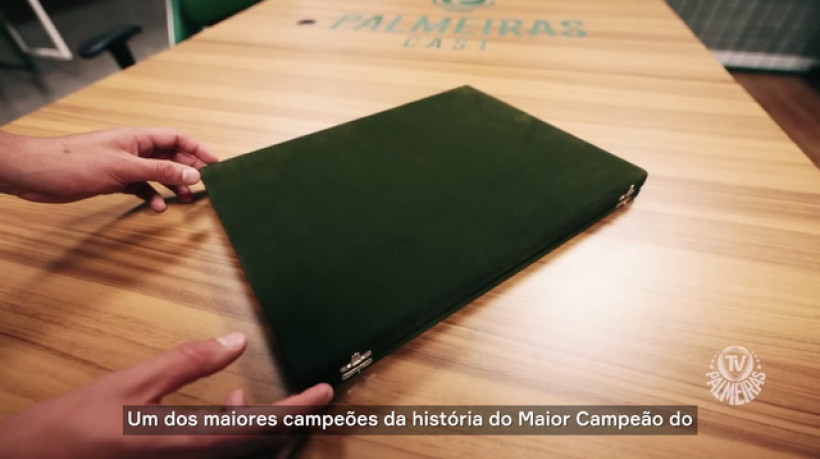 Weverton recebe homenagem por 450 jogos pelo Palmeiras