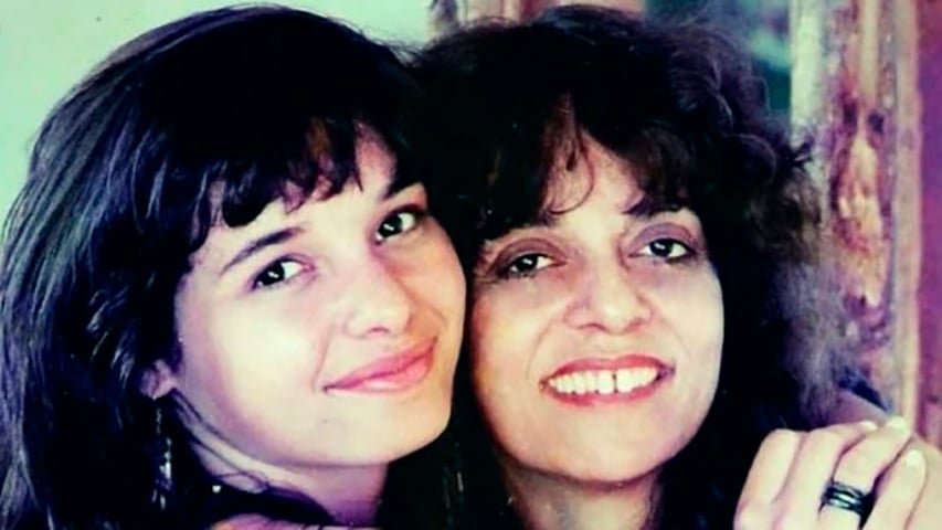 A autora de novelas Gloria Perez, uma das mais respeitadas da teledramaturgia brasileira, fez 77 anos em 25 de setembro de 2025. Datas comemorativas acentuam a saudade da filha Daniella Perez, assassinada ĥá 32 anos.