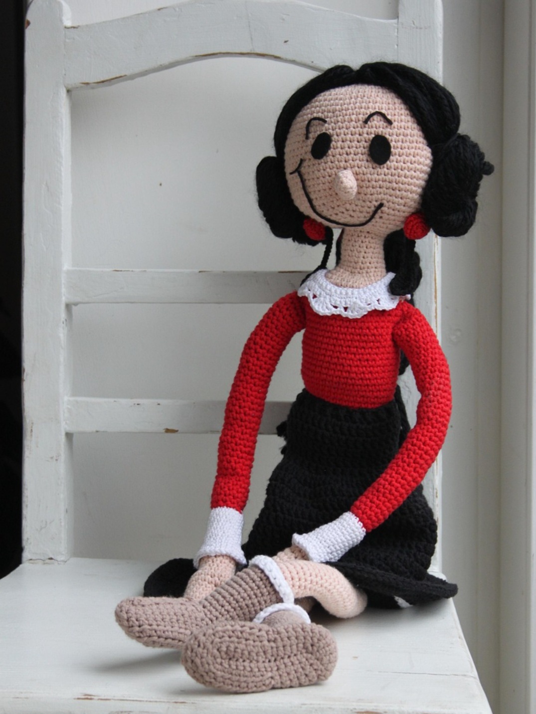 O crochê peruano possui pontos grandes, que formam argolas largas e são muito trabalhadas. Para a criação, se utiliza um rolo ou cabo de madeira e é utilizado para fazer bolsas e gorros.