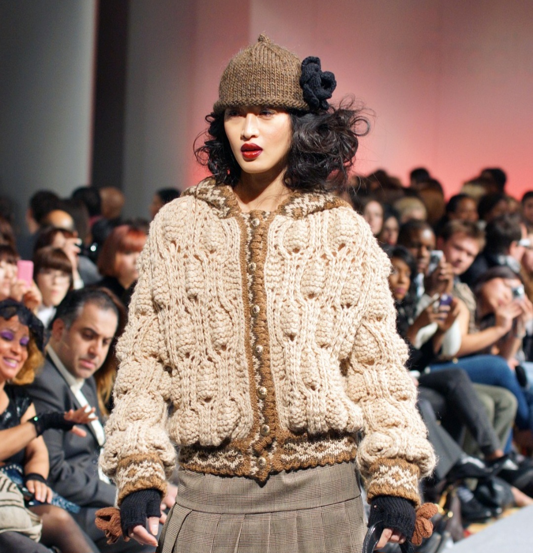 A publicação das primeiras revistas com padrões de crochê, a partir de 1850, foi um marco, algo que permitiu que a técnica se espalhasse e se tornasse mais acessível. 