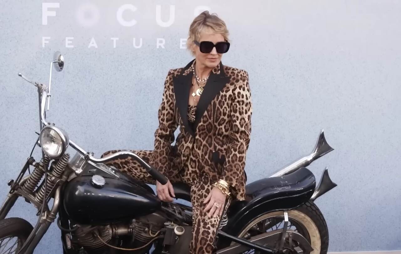 Aos 15 anos, conquistou uma bolsa de estudos para cursar moda na Universidade da Pensilvânia. No entanto, decidiu abandonar o curso para seguir carreira como modelo. Essa escolha marcou o início de sua trajetória no mundo do entretenimento.