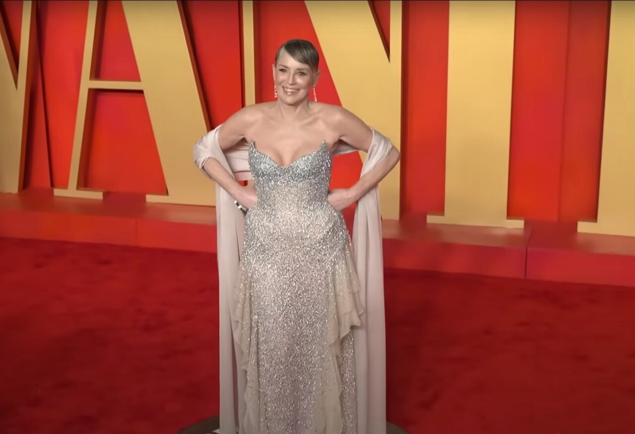 Por outro lado, muitos e seus filmes foram banidos na China após uma polêmica declaração feita pela atriz em 2008. Na ocasião, ela sugeriu que o terremoto que matou cerca de 68 mil pessoas no país seria resultado de um carma negativo, causado pela forma como o governo chinês tratava o Tibete