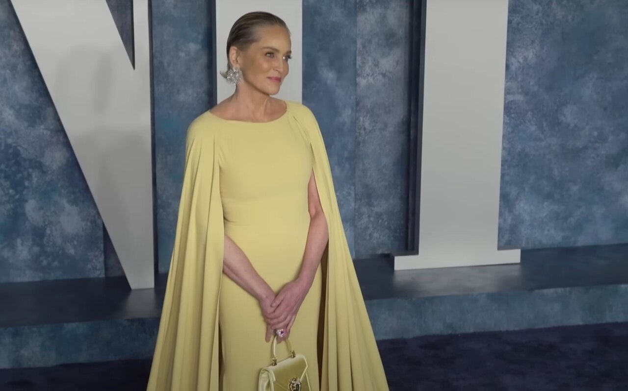 Entretanto, para enfrentar a timidez, baixa autoestima e insegurança, começou a participar de concursos de beleza. Aos 19 anos, venceu o Miss Pensilvânia, conquistando um contrato como modelo fotográfica e de passarela. Pouco depois, foi contratada pela renomada agência Ford Models.