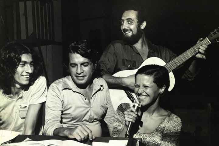 O lado profissional decolou em 1971, em Brasília, ao vencer o festival da Ceub com a música Mucuripe, em parceria com Belchior. Elis Regina gravou a canção no ano seguinte, o que consagrou Fagner como compositor e impulsionou sua carreira.