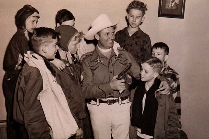 Sua trajetória confunde-se com o próprio desenvolvimento da cultura country e do faroeste romântico que marcou o imaginário norte-americano, transformando-o em uma lenda nacional.
