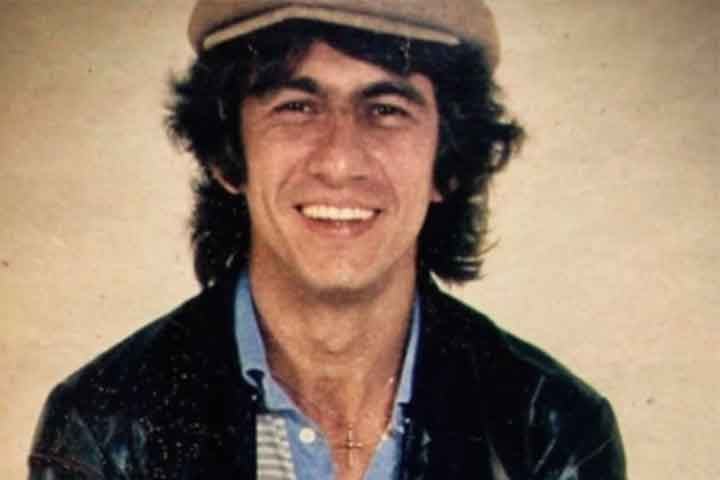 Em 1973, lançou seu primeiro álbum, Manera Fru Fru, Manera, que se tornou um sucesso e trouxe duas canções clássicas: Mucuripe e Canteiros.