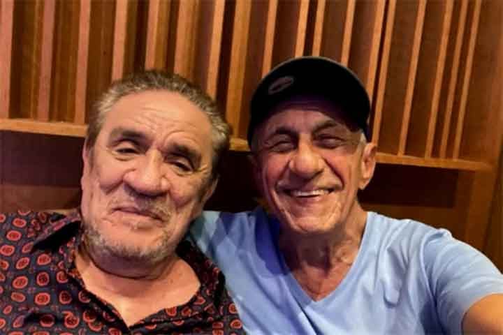 Ao assinar com a CBS, Fagner exigiu ser contratado também como produtor. Assim, ele ajudou a lançar vários nomes do Nordeste brasileiro, incluindo Zé Ramalho, Elba Ramalho, Amelinha e o próprio Robertinho de Recife.