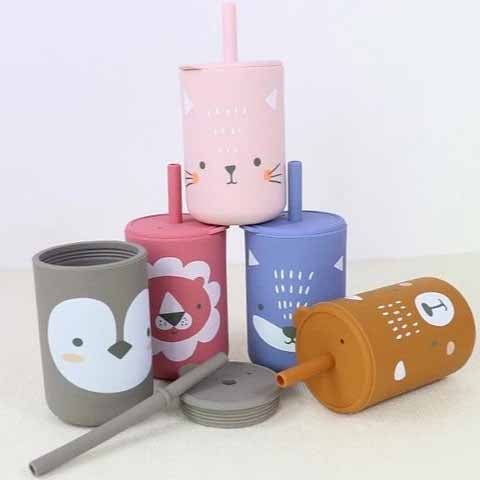 Isso explica porque o consumo infantil é tão vulnerável: além de utilizar com frequência recipientes plásticos, o organismo das crianças ainda está em formação e apresenta maior sensibilidade aos efeitos hormonais. 
