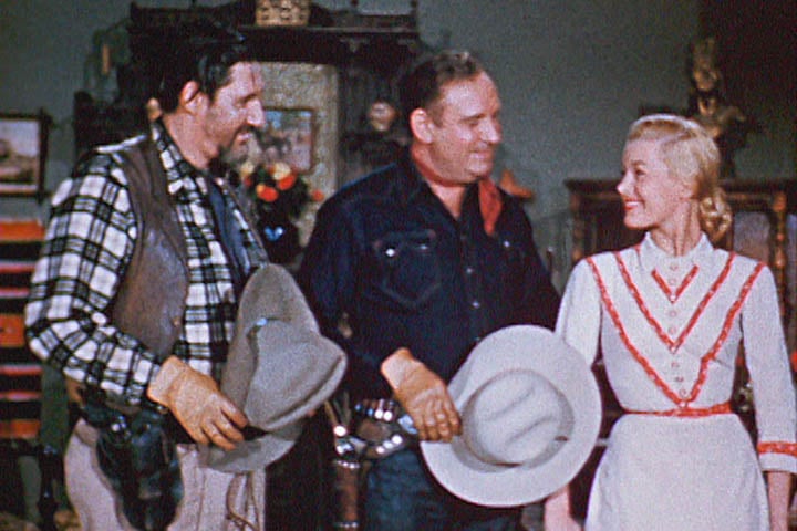 Após o conflito, retornou aos palcos e aos estúdios de gravação, expandindo ainda mais sua influência. Na década de 1950, adaptou-se à nova era da televisão e lançou “The Gene Autry Show”, uma das séries mais bem-sucedidas do período, exibida entre 1950 e 1956. 

