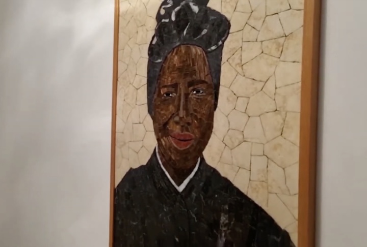 Em 1890, Bakhita recebeu o Batismo, a Confirmação e a Primeira Comunhão, adotando o nome de Josefina.