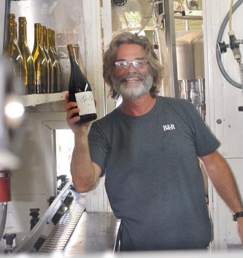 Russell, que também é empresário, fundou a vinícola GoGi Wines em 2008, onde atua ativamente em todas as etapas da produção, da poda e colheita ao blend, engarrafamento e selagem. A marca, que leva seu apelido, produz vinhos de alta qualidade, com destaque para sua uva favorita, a pinot noir, além do chardonnay.
