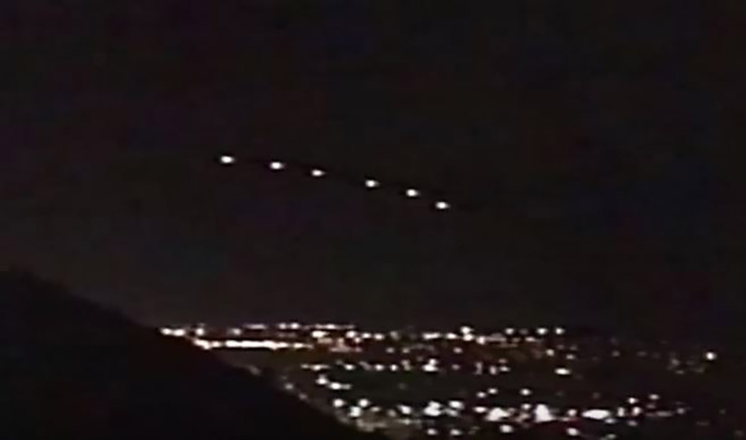 Em 1997, enquanto pilotava com o filho, Russell avistou uma formação de seis luzes em formato de V em Phoenix e ao contatar o controle de tráfego, foi informado que nada aparecia nos radares.