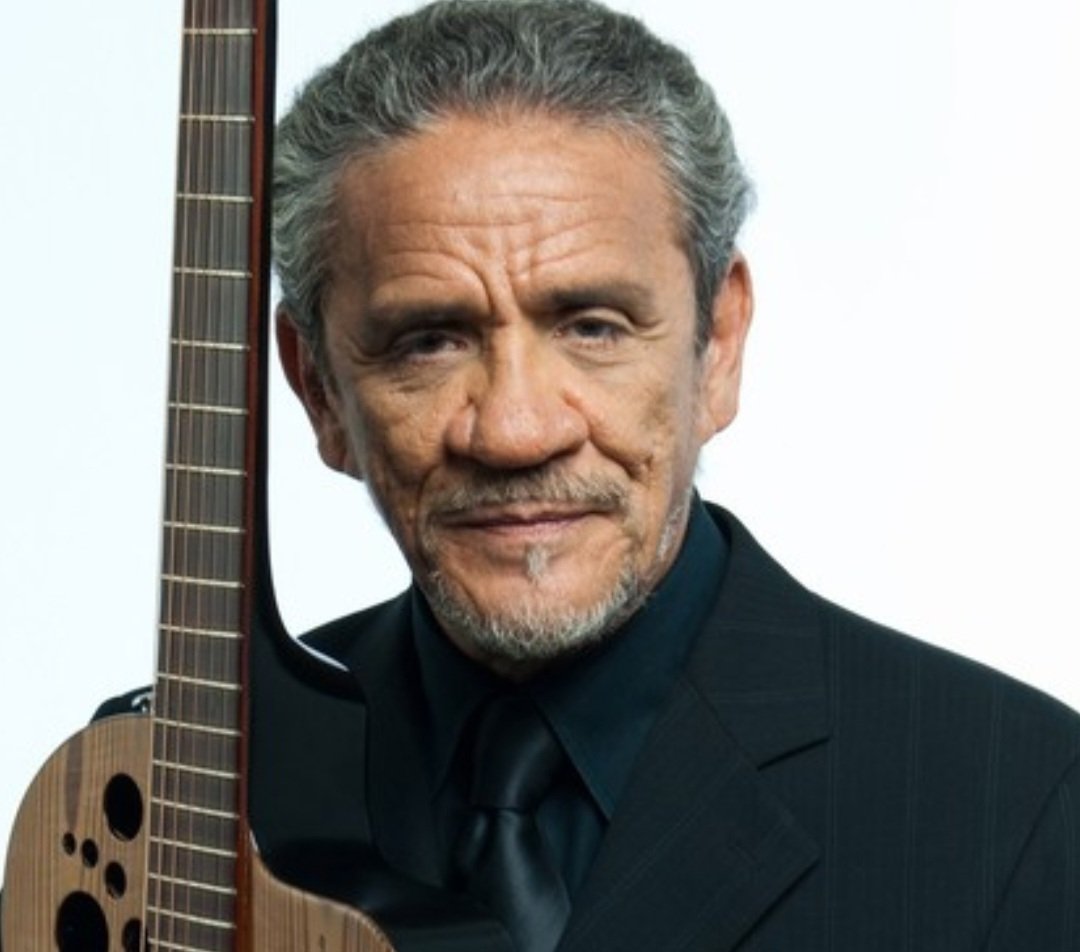 O sucesso foi consolidado ao longo da década de 1980, com discos como “A Peleja do Diabo com o Dono do Céu”, de 1979”,  e “A Terceira Lâmina”, de 1981, que reafirmaram seu estilo único.
