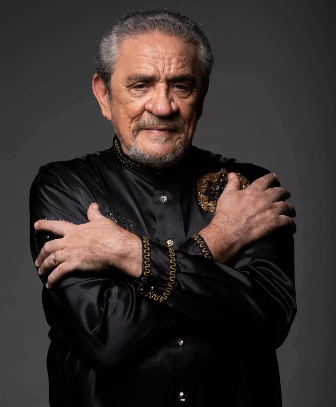 Letras enigmáticas, referências bíblicas, imagens de luta, fé e transformação, além da dramaticidade de sua interpretação, conquistaram o público e o transformaram em um artista cultuado. 
