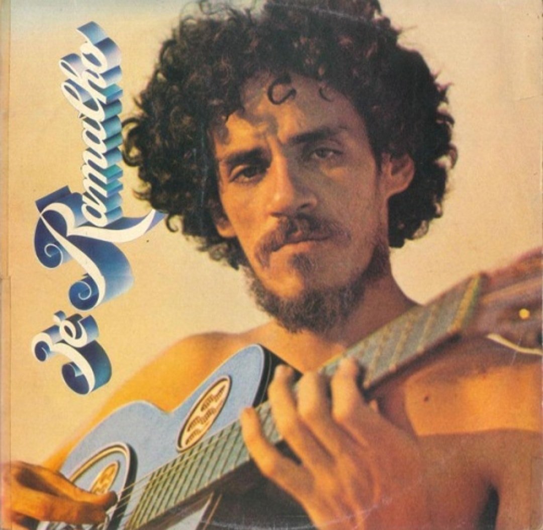 Ainda assim, foi com o disco de estreia solo, “Zé Ramalho”, de 1978, que ele se projetou nacionalmente. Esse trabalho traz faixas como “Avôhai” e “Chão de Giz”, músicas que se tornariam clássicos absolutos da MPB.
