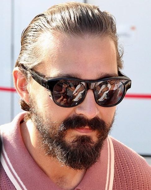 A cantora expôs diversos comportamentos surtados do ator, como atirar em cães de ruas como forma de incorporar o personagem que faria em “O Cobrador de Impostos”, de 2020.