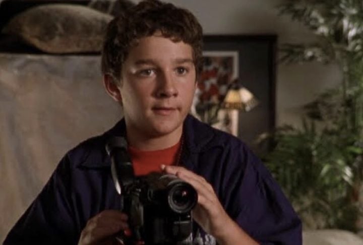 Nascido em Los Angeles, em 11 de junho de 1986, Shia LaBeouf começou a ganhar fama na televisão com a série do Disney Channel Mano a Mana, que foi ao ar de 2000 a 2003. 