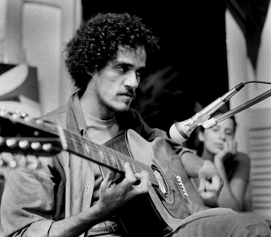 Nascido em Brejo do Cruz, no sertão da Paraíba, em 1949, José Ramalho Neto é reconhecido por sua obra que une a poesia do sertão, o misticismo, a literatura de cordel e a sonoridade do rock. 
