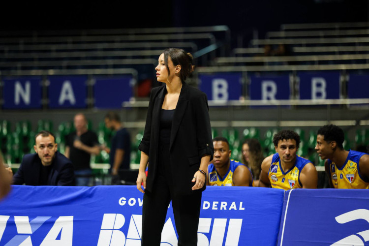 Técnica Jelena Todorovic assumiu o comando do Fortaleza Basquete Cearense nesta temporada