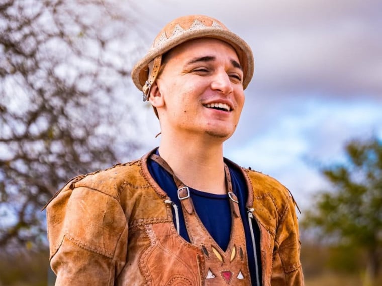 Confira o que fazer em Fortaleza neste s&aacute;bado, 13 de dezembro (13/12/2025). Veja op&ccedil;&otilde;es de festas e shows em diversos bairros da capital cearense