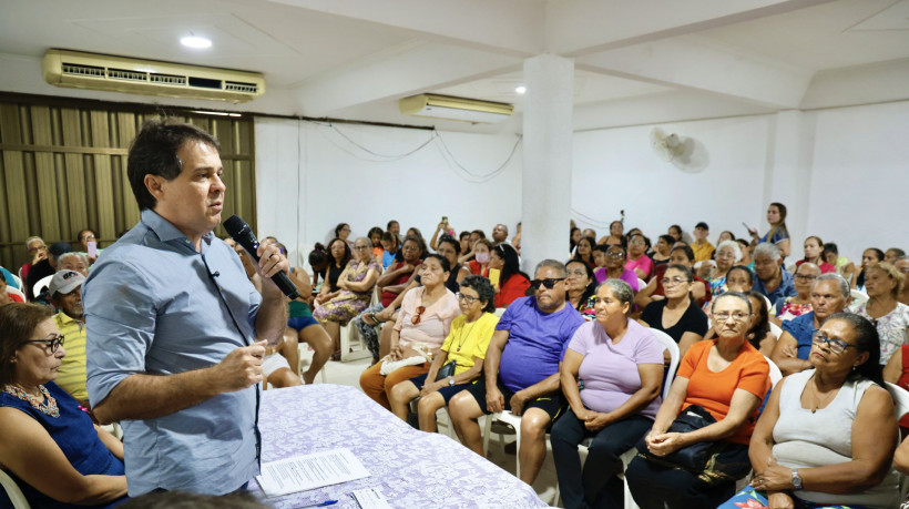 Prefeito Evandro Leitão durante lançamento do projeto Negócio de Bairro