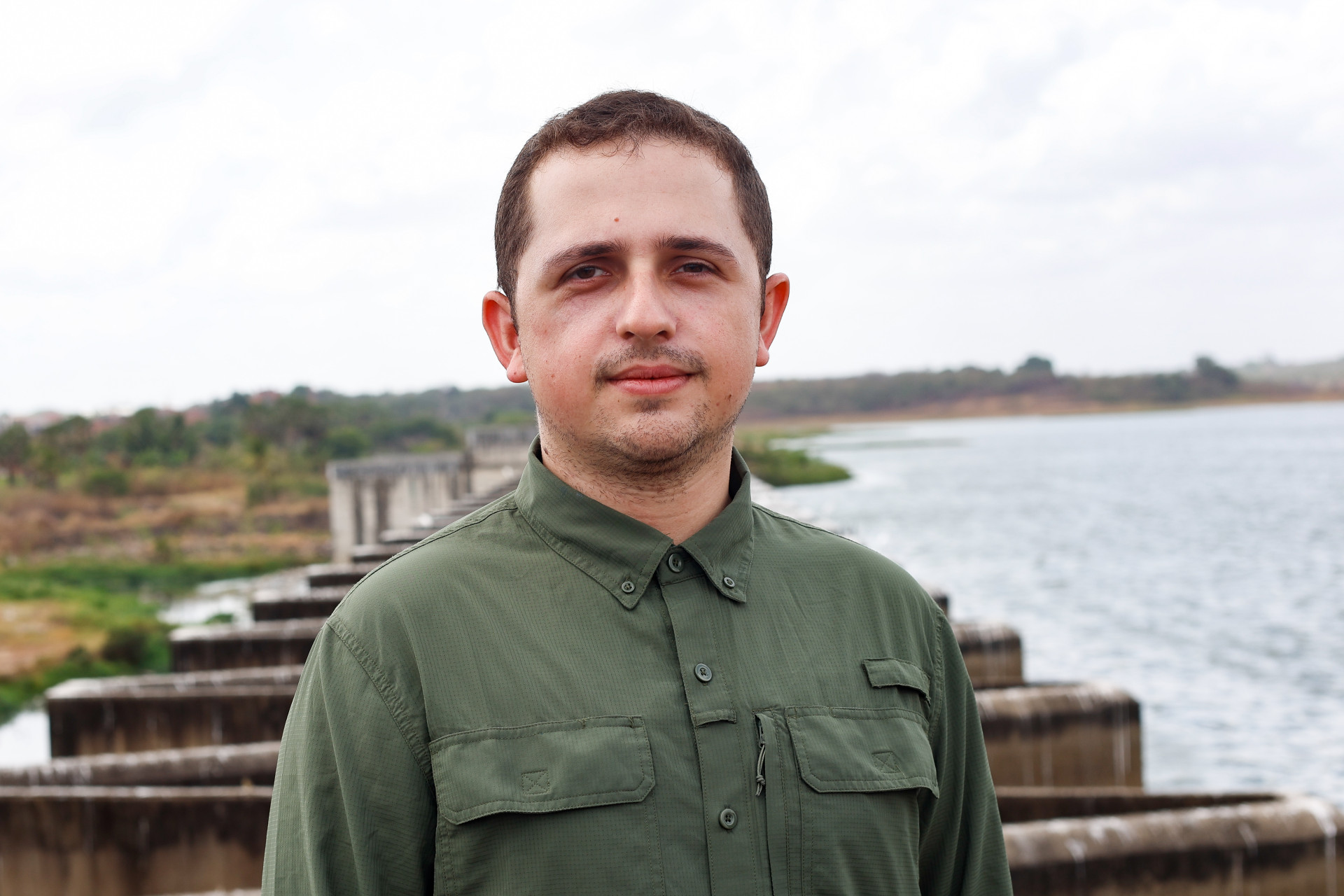 FORTALEZA, CEARÁ,  BRASIL- 14.10.2025: Eduardo Felicio - Assistente técnico COGERH. A Defesa Civil de Fortaleza (DCFor) promove, entre os dias 13 e 19 de outubro, a Semana Municipal de Prevenção e Redução de Desastres.  (Daniel Galber/Especial para O POVO)