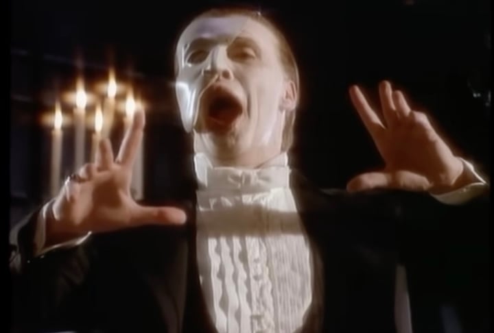 O primeiro e mais icônico foi Michael Crawford, vencedor do Tony Award por sua performance original em Londres e Nova York.