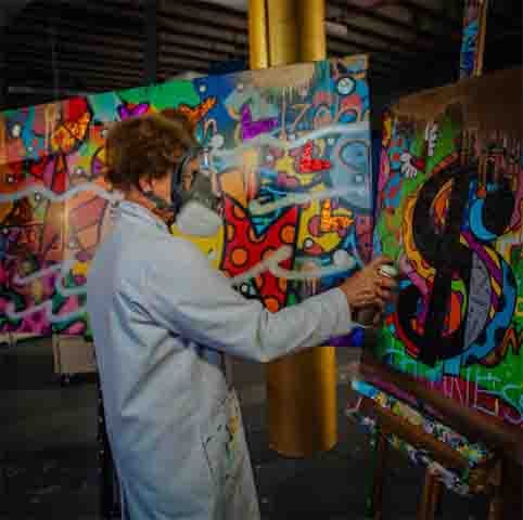 Segundo ela, Romero foi rude e desrespeitoso com um funcionário do restaurante. O artista, por sua vez, se manifestou por meio de um comunicado alegando que o vídeo era de 2017. Fui vítima de uma pessoa que foi a uma das minhas galerias e quebrou uma arte que havia ganhado”, declarou.
