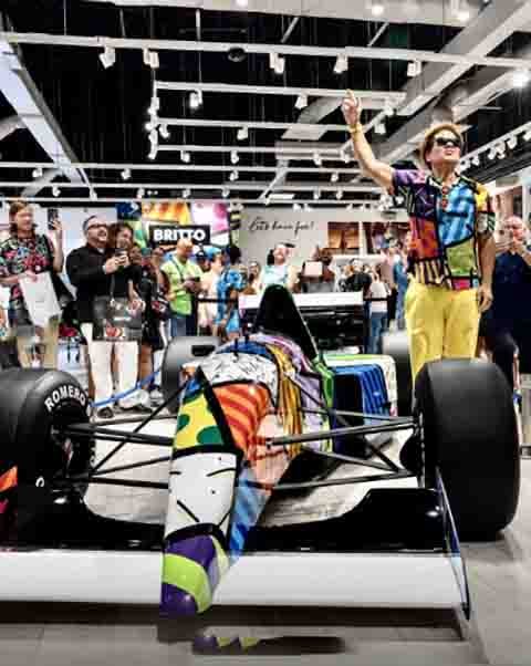 Muitas pessoas, entre fãs e até críticos, descrevem suas obras como uma “arte da cura” pela predominância de temáticas de alegria, otimismo e transmissão de sensações positivas. 
