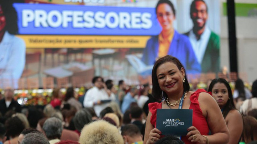 O anúncio foi feito em comemoração ao dia dos professores, celebrado nessa quarta-feira,15