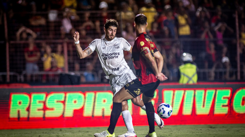 Pedro Raul no duelo contra o Sport