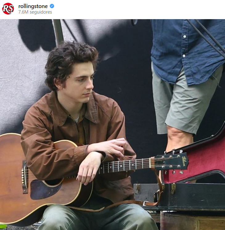 Na ocasião, ele cativou o público do famoso programa de televisão dos Estados Unidos ao cantar “Outlaw Blues”, “Three Angels” e “Tomorrow Is A Long Time”. 
