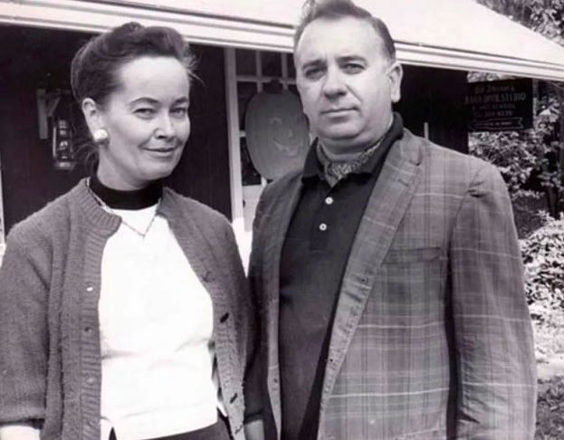 Os Warren, juntamente com um padre, realizaram um exorcismo no apartamento para purificar o local e livrar as jovens da presença demoníaca. 