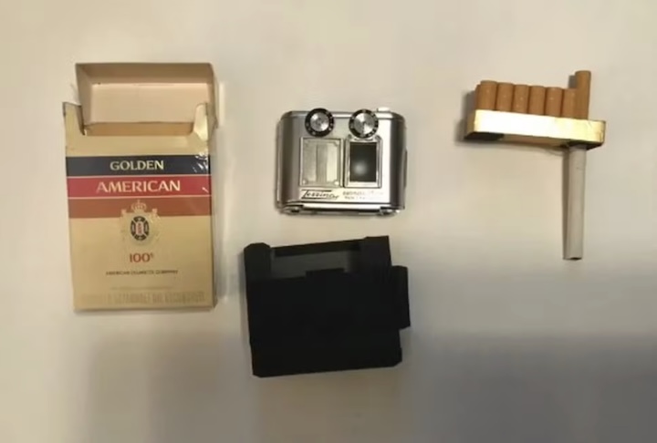 Atenção com os fumantes: Esse maço da Golden American não só tinha cigarros falsos como vinha com uma câmera portátil na embalagem.