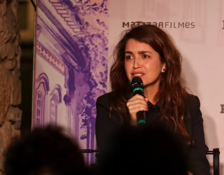 A autora Manuela Dias já disse que não será Leila, interpretada por Carolina Dieckmann, pois ela não quer repetir a autora do crime da versão original da novela. Há cinco suspeitos: César, Celina, Heleninha, Maria de Fátima e Marco Aurélio.