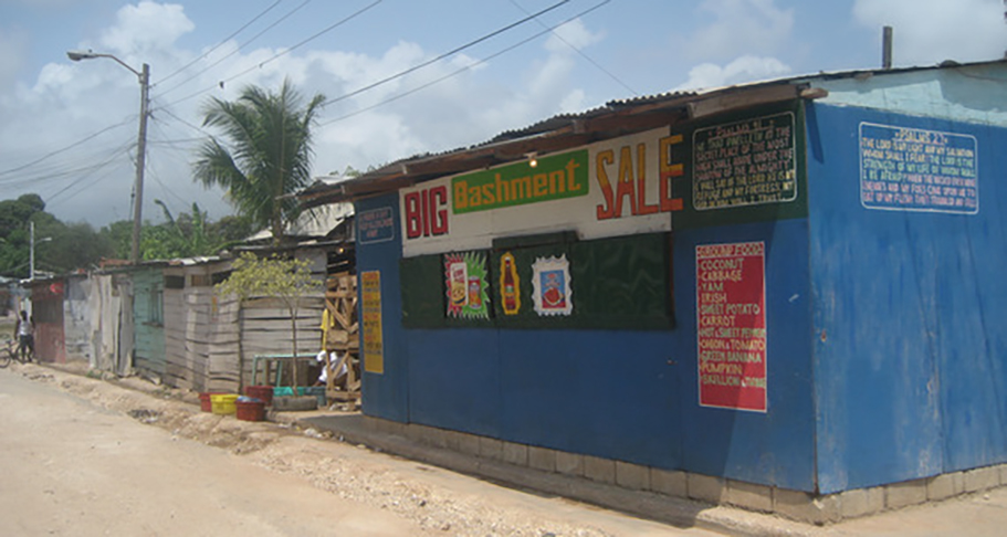 O pai de Bob abandonou a mulher grávida e foi para a Inglaterra. Não conheceu o filho.. Aos 10 anos, Bob, a mãe e o padrasto foram para a capital Kingston. Moraram na favela de Trenchtown (foto). A comunidade é citada na música Alagados, dos Paralamas do Sucesso.