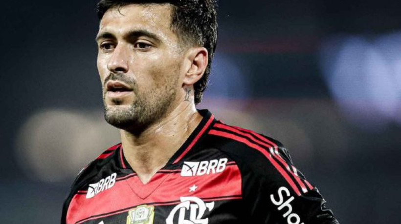 Apesar dos protestos, o Rubro-Negro superou o Botafogo com propriedade por 3 a 0, em pleno Nilton Santos, e segue na caça ao líder