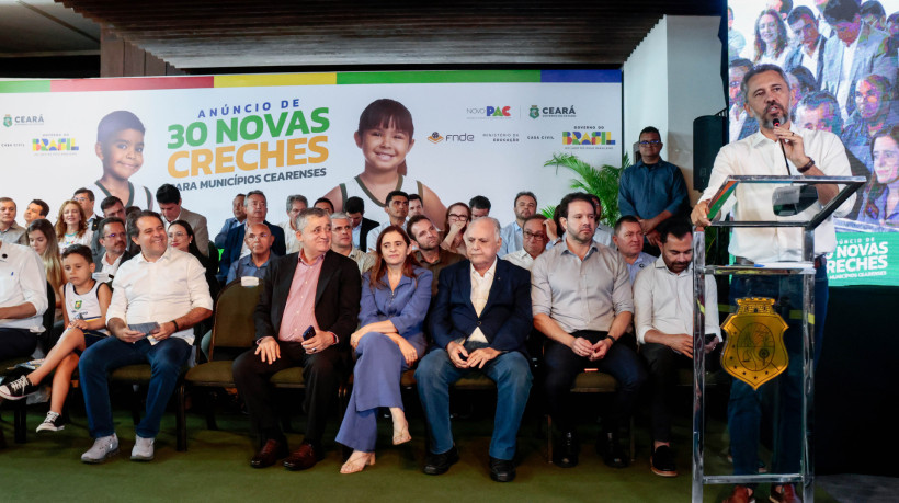 Ministro da Educação, Camilo Santana anuncia novas creches do Novo Programa de Aceleração do Crescimento (Novo PAC) Seleções na Galeria do Palácio da Abolição