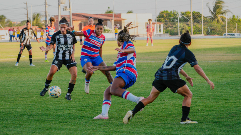 ITAITINGA-CE, BRASIL, 15-10-2025: Campeonato Cearense Feminino, Clássico Rainha, com empate entre Ceará e Fortaleza, de 1 X 1. A partida aconteceu no Estádio Franzé Morais. (Foto: Fernanda Barros/ O Povo)