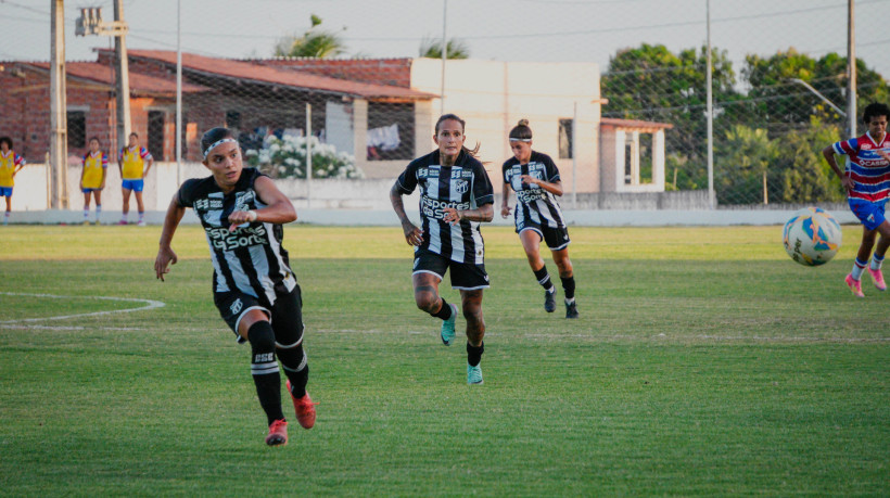 ITAITINGA-CE, BRASIL, 15-10-2025: Campeonato Cearense Feminino, Clássico Rainha, com empate entre Ceará e Fortaleza, de 1 X 1. A partida aconteceu no Estádio Franzé Morais. (Foto: Fernanda Barros/ O Povo)