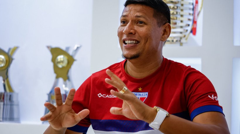 FORTALEZA, CE, BRASIL, 15-10-2025:  Erandir, ex jogador do Fortaleza e tecnico. Entrevista para Paginas Azuis. Entrevistado por Afonso Ribeiro e Iara Costa (Foto:Aurelio Alves / Jornal O POVO)