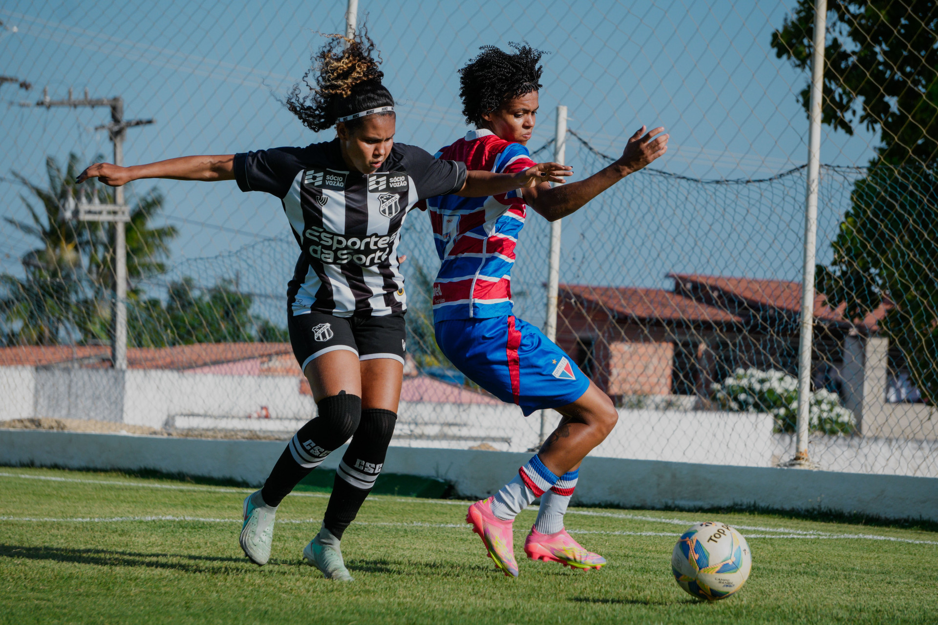ITAITINGA-CE, BRASIL, 15-10-2025: Campeonato Cearense Feminino, Clássico Rainha, com empate entre Ceará e Fortaleza, de 1 X 1. A partida aconteceu no Estádio Franzé Morais. (Foto: Fernanda Barros/ O Povo) (Foto: FERNANDA BARROS)